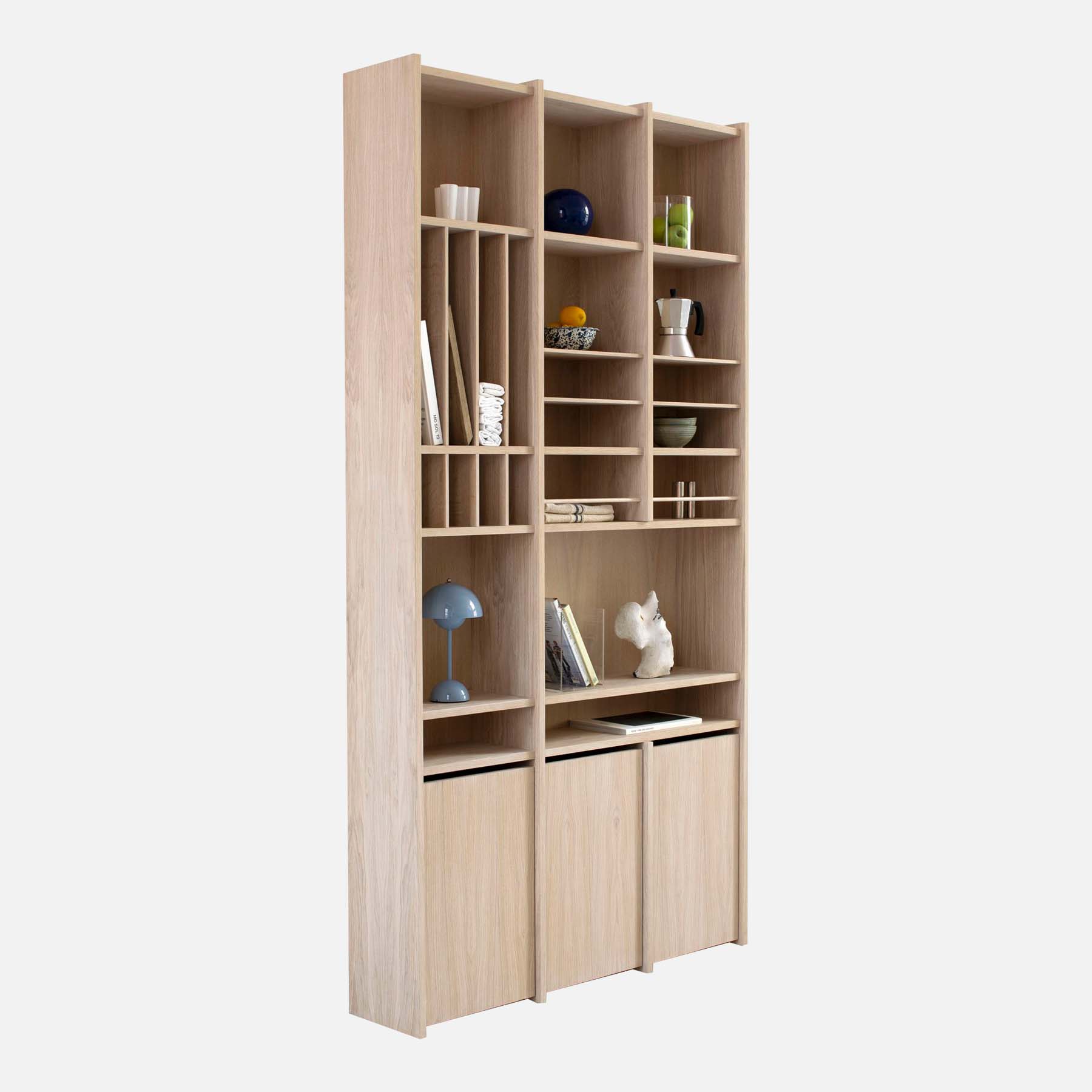 Shelving system in natural oak veener