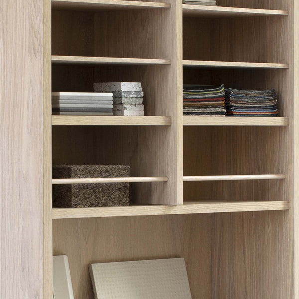 Shelving system in oak veener 